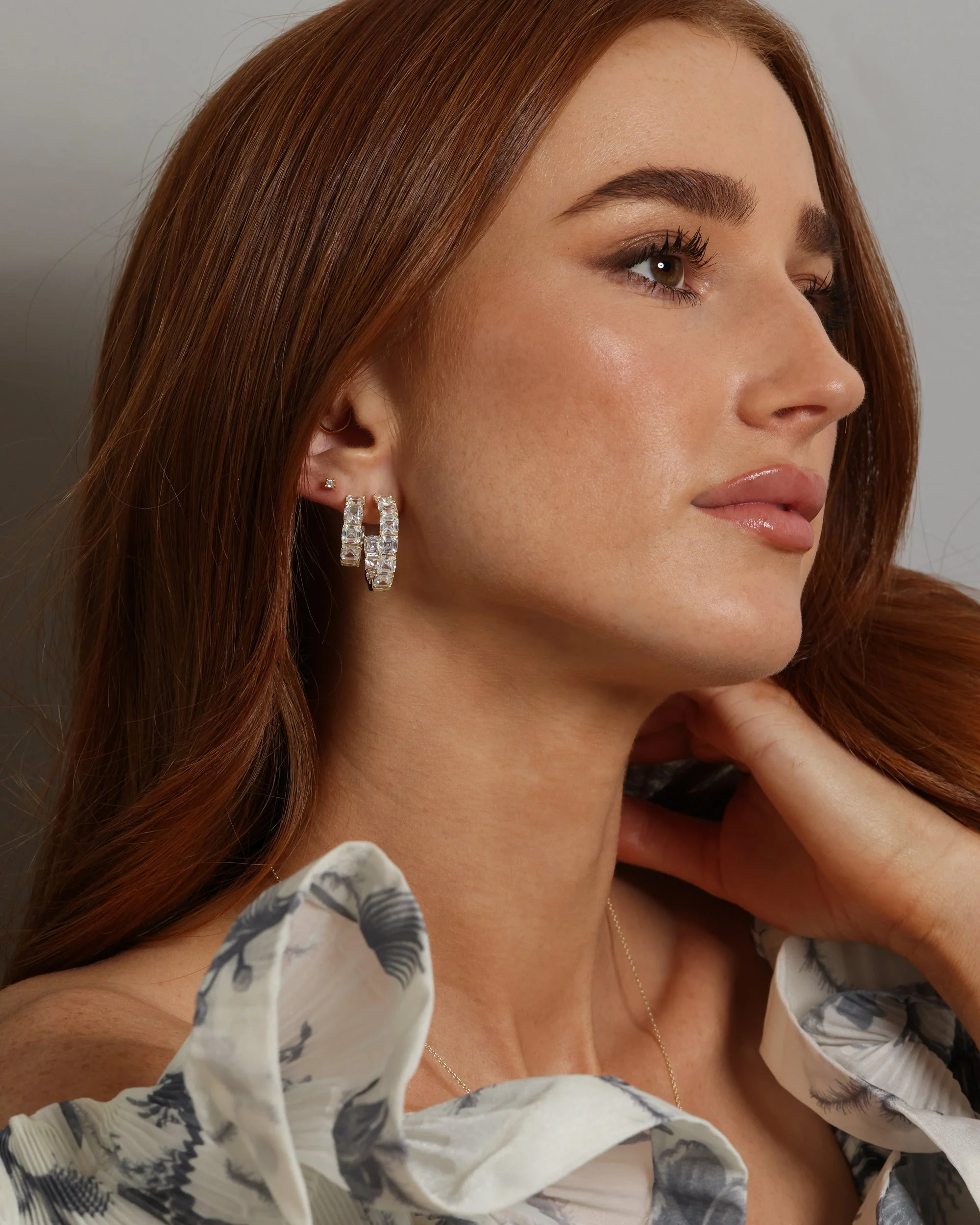 The Queen's Hoops .75" - Gold|White Diamondettes - Image 5